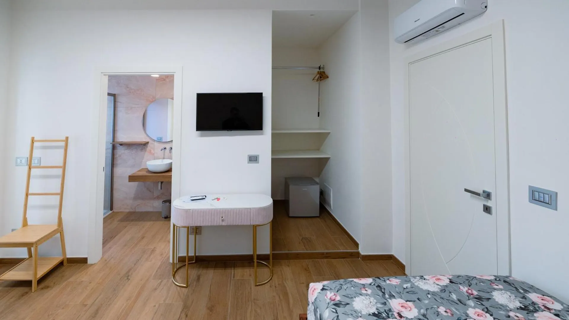 Rosamar Hotel Bari 0*,  Italy